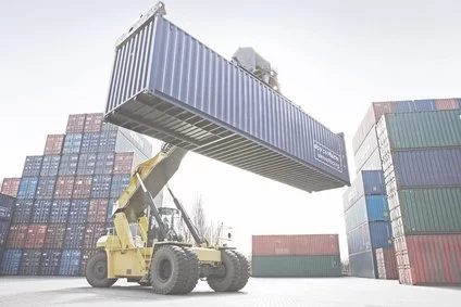 Reach-Stacker mit Container 2